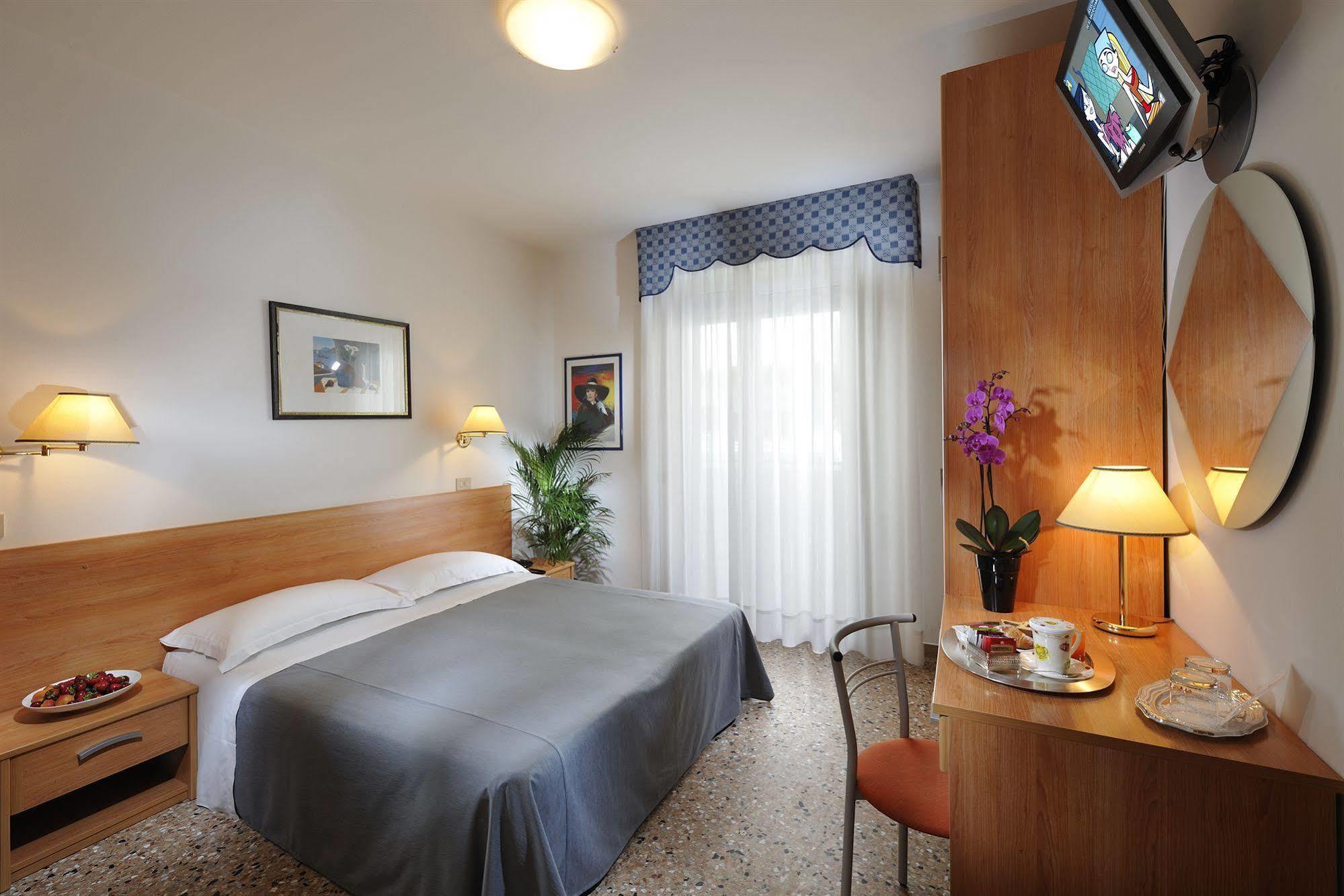 Hotel Rossini 4S لينانو سابيادورو المظهر الخارجي الصورة